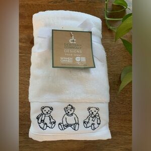 🧸 NWT Deborah Connolly Teddy Bear Embroidered Hand Towels Set of 2